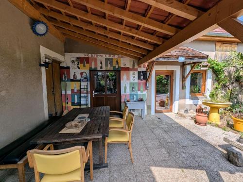 Coulevon Maison | Gîte entre ville et campagne, Wi-Fi gratuit, sur circuit des peintres - FR-1-583-502