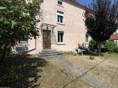 Anchenoncourt-et-Chazel Maison | Gîte familial 6 pers avec billard et salle de jeux - FR-1-583-488