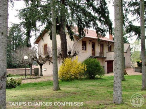 Saint-Andre-dʼApchon Maison | Gîte familial avec dortoir, proche parc à St-André-d'Apchon - FR-1-496-365