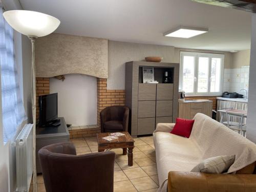 Sauvagny Maison | Gîte familial à la ferme avec terrasse - chevaux, poneys, proche Montluçon et thermes Néris les Bains - FR-1-489-430