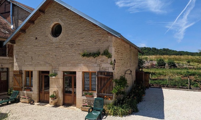 Forcey Maison | Gîte familial 2 chambres avec piscine, animaux, et vaste terrain à Forcey - FR-1-611-75