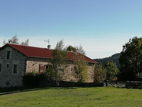 Roche-en-Regnier Maison | Gîte familial avec équipement bébé, terrasse et jardin clos à Roche-en-Régnier - FR-1-582-192