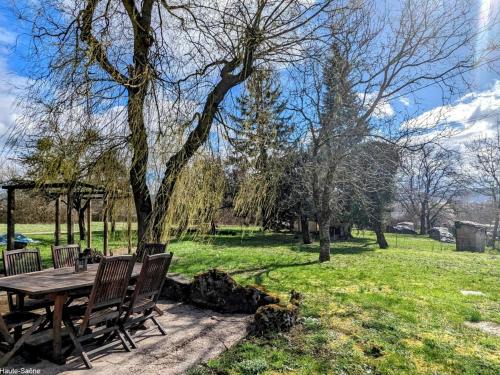 Hericourt Maison | Gîte familial avec jardin et parking à Héricourt, proche de Belfort - FR-1-583-497