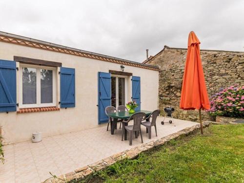 Rouans Maison | Gîte familial avec jardin clos, à 25 km de Nantes, WiFi, vélos et jeux pour enfants. - FR-1-306-953