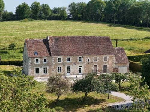 La Mesniere Maison | Gîte familial de charme pour 13 pers. avec cheminée historique, terrasse, jardin et 3 salles d'eau. - FR-1-497-209
