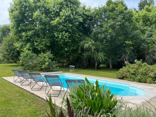 Tilly Maison | Gîte familial rénové avec piscine, jardin de 1 hectare et vélos à disposition, situé en pleine campagne - FR-1-591-579