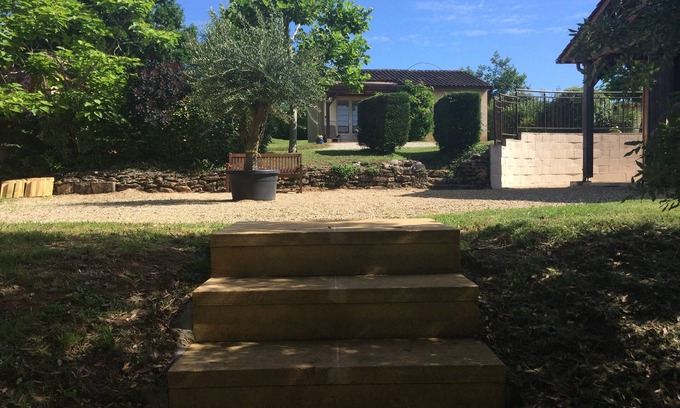 Thonac Maison | Gîte Glycines en Périgord noir dans village familial de 6 gîtes près de Lascaux