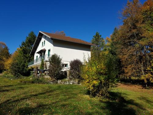 Bonlieu Maison | Gîte grande capacité au calme circuit Cascades du Hérisson