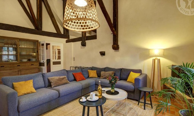 Sainte-Croix-en-Jarez Maison | Gîte historique au cœur du Parc du Pilat – 14 pers, 3 ch, 3 sdb, wifi, jardin, animaux acceptés - FR-1-496-136