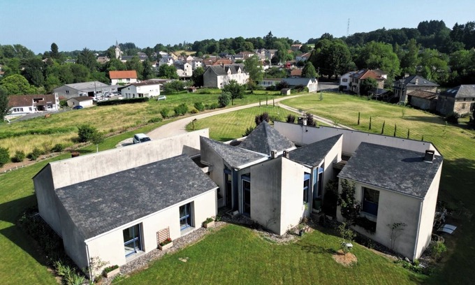Latronquiere Cottage | Gîte in architect-designed house