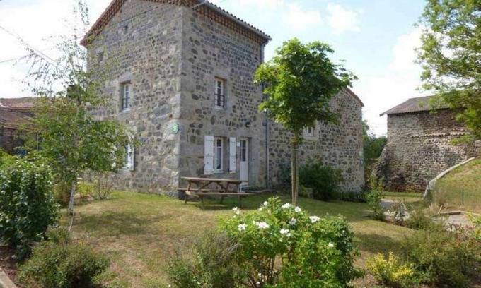 Rauret Maison | Gîte indépendant 4 pers. à Rauret avec cour, proche gorges de l'Allier, parking privé, animations. - FR-1-582-193