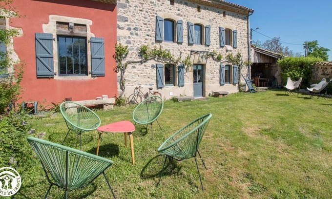 Egliseneuve-des-Liards Maison | Gîte Lécole des Filles