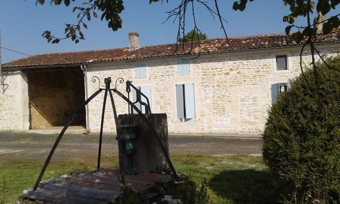 Montpellier de Medillan Villa | Gîte l'hégoa se situant dans un petit hameau à 17km des plages Charentaise