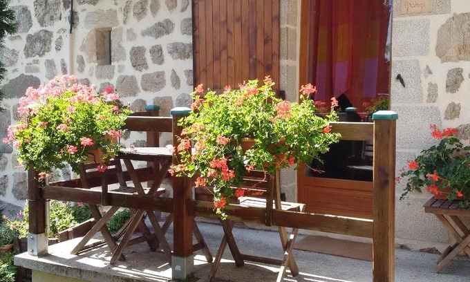 Saint-Pal-de-Chalencon Maison | Gîte LA GRANGE du Vialaron