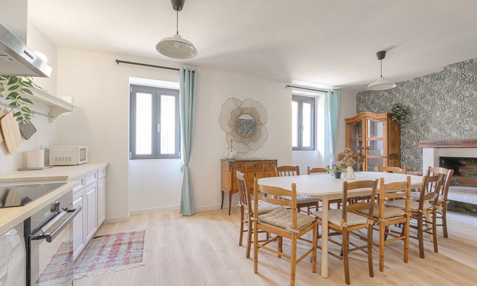 Lagnieu Maison | Gîte La Terrasse, near CNPE and Via Rhôna, ideal for cycling enthusiasts!