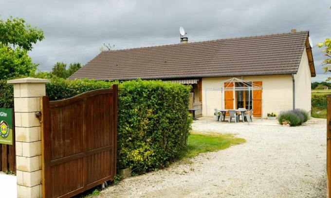 Laines-aux-Bois Maison | Gîte Laines-aux-Bois, 2 pièces, 4 personnes - FR-1-543-87