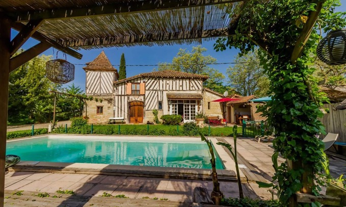 Lavergne Maison | Gîte Le Capricorne avec grande piscine privée