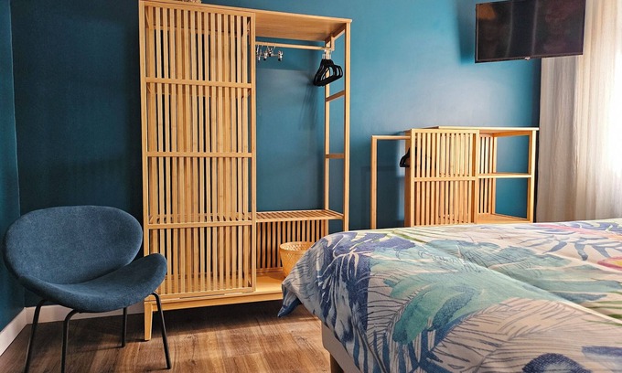 Sablons Maison | Gîte le loft bleu sleeps 12