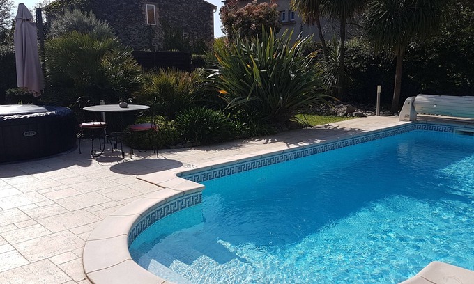 Lezignan-la-Cebe Maison | Gîte Le Pigeonnier climatisé