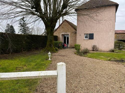 Champlecy Maison | Gîte Le tilleul
