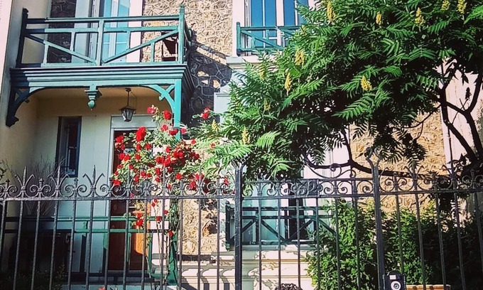 Epernay Maison | Gîte Les Chineurs - 2 min walk from Av. de Champagne Epernay