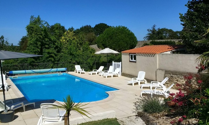 La Chaize-Giraud Cottage | Gîte Les Lauriers, piscine chauffée, à 5 km de Brétignolles sur mer