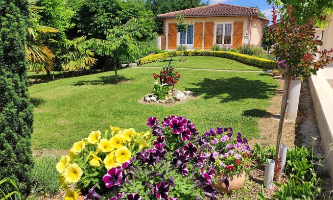 Puycornet Appartement | Gîte Les Rosiers