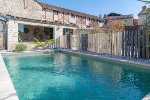 Forges Maison | Gîte Lunaben-Maison en pierres avec piscine