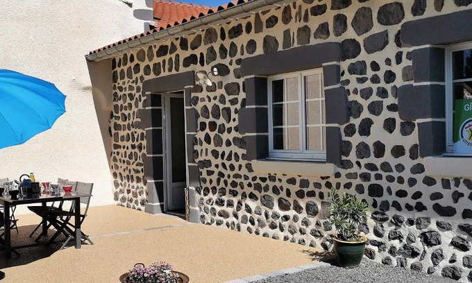 Arlempdes Maison | Gîte moderne à Arlempdes: spa, terrasse, grands espaces et visites culturelles - FR-1-582-107