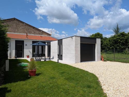 Milly-sur-Bradon Maison | Gîte Moderne et Chaleureux pour 4 à Milly-sur-Bradon - FR-1-585-177