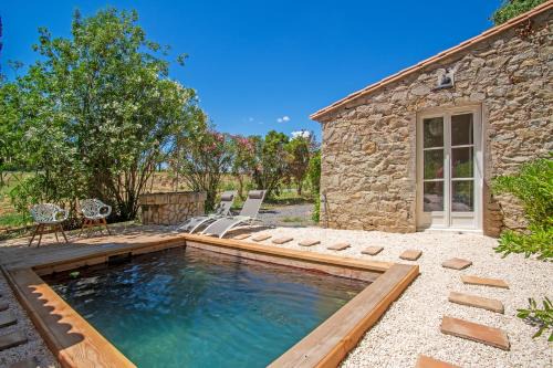 Montagnac Maison | Gîte nature avec piscine privée