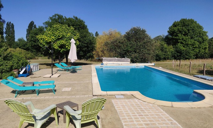 Singleyrac Cottage | Gîte Périgord Pourpre avec parc arboré et piscine