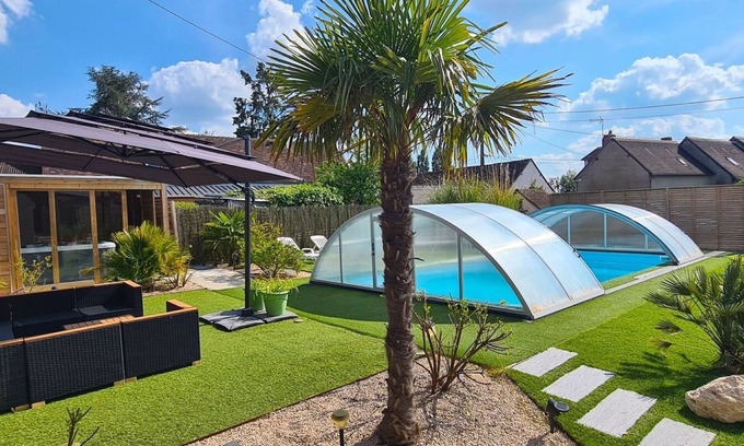 Mosnes Cabine | Gîte pour15 PERSONNES avec piscine et jacuzzi au coeur des châteaux de la Loire