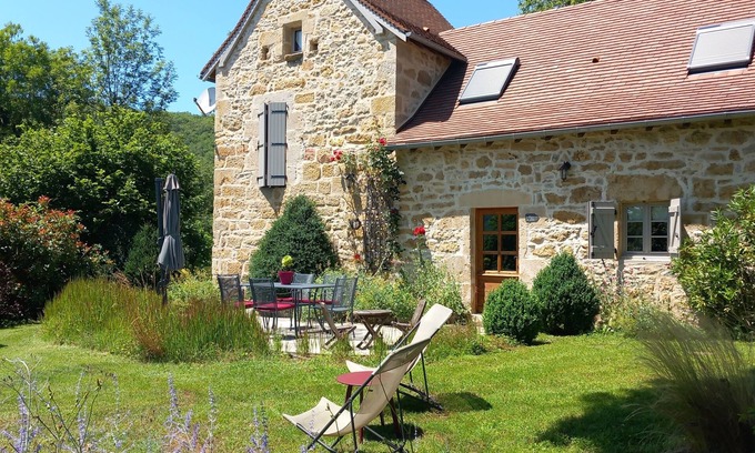 Frontenac Cottage | Gîte Quercy, charme authentique, grand confort, jardin arboré, piscine naturelle