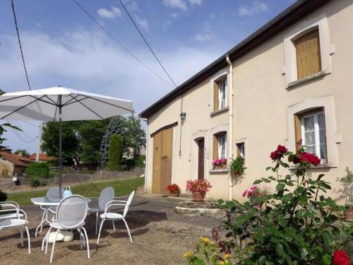 Chaumont-la-Ville Maison | Gîte rénové avec charme, garage et vélos à disposition - FR-1-611-36