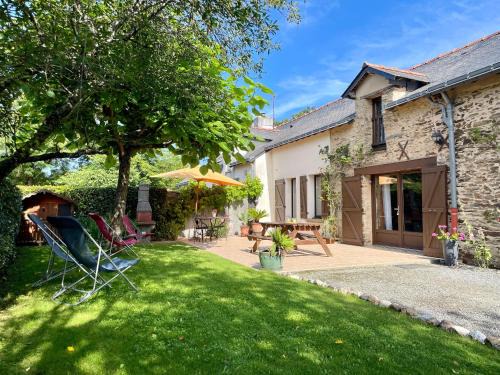 La Chevallerais Maison | Gîte rénové avec jardin, salle de jeux et vélos, près du Canal de Nantes à Brest - FR-1-306-1016