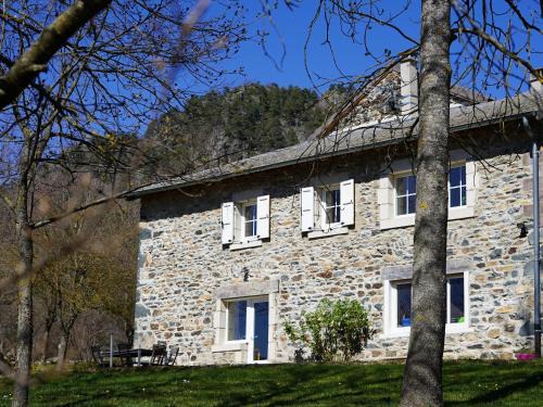 Saint-Etienne-Lardeyrol Maison | Gîte rénové au calme avec Parking privé et Wifi gratuit à Saint-Étienne-Lardeyrol - FR-1-582-332