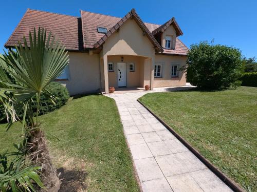 Fretigney-et-Velloreille Maison | Gîte spacieux à Fretigney avec jardin et billard, idéal pour 8 pers. - FR-1-583-507