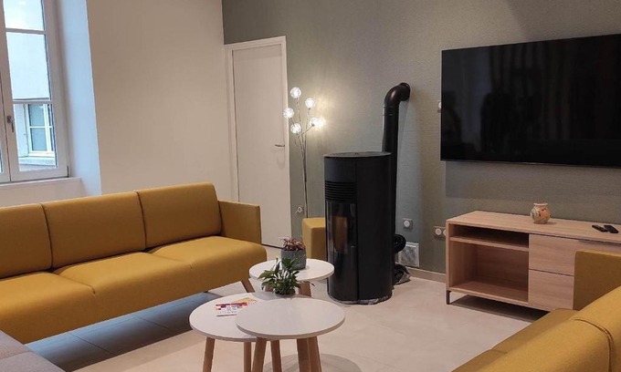 Loye-sur-Arnon Maison | Gîte Spacieux avec Cour, Terrasse et Salle de Jeux - Centre Bourg, Accessible PMR - FR-1-586-36