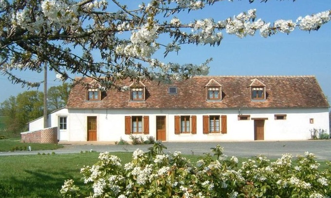 Chaufour-Notre-Dame Maison | Gîte spacieux et paisible près du Mans avec grand terrain, 15 couchages, ping-pong et WIFI - FR-1-410-178