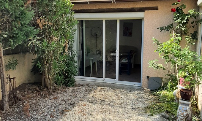 Colombiers Appartement | Gîte Tout Confort au Calme Terrasse Jardin Parking Proche Canal du Midi