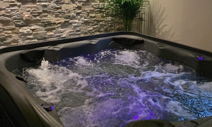 Yquebeuf Maison | Gîte Tout Confort Avec Beau Jardin et SPA Situé à Yquebeuf 20 Minutes de Rouen