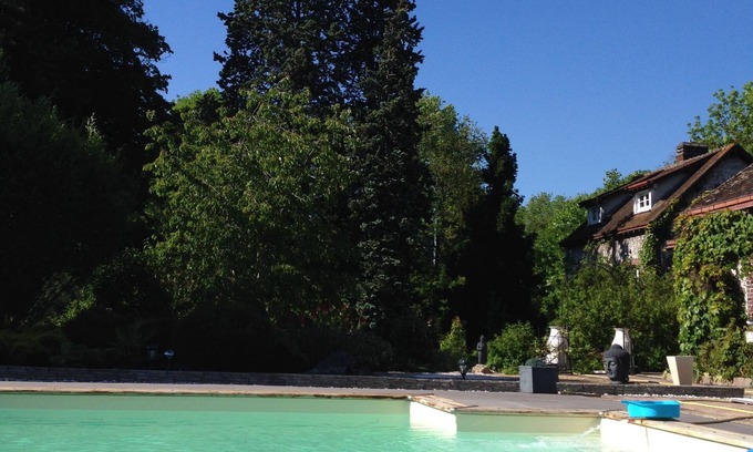Sainte-Gemme-Moronval Maison | GÎTE VIGNERAIE à Sainte Gemme Moronval accès piscine à partager avec les hôtes