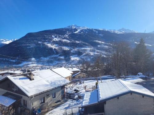 Bourg-Saint-Maurice Maison | gîteduruisseau73, maison entière 80 m2 exposée sud, à 5 minutes en voiture du funiculaire pour Les Arcs Paradiski, , 2 chambres 2 salles de bain avec terrasse et garage