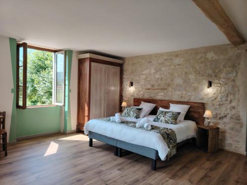 Lhuis Lit Et Petit-Déjeuner | Gîtes et Chambre d'Hôtes Le Vieux Chêne