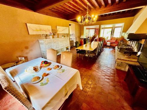Le Breuil Maison | Gîtes Montvaltin - Villa 15 personnes & jardin