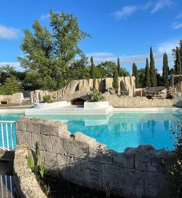 Lescout Appartement | gîtes Studio de tourisme du Domaine Piscine Spa Balnéo