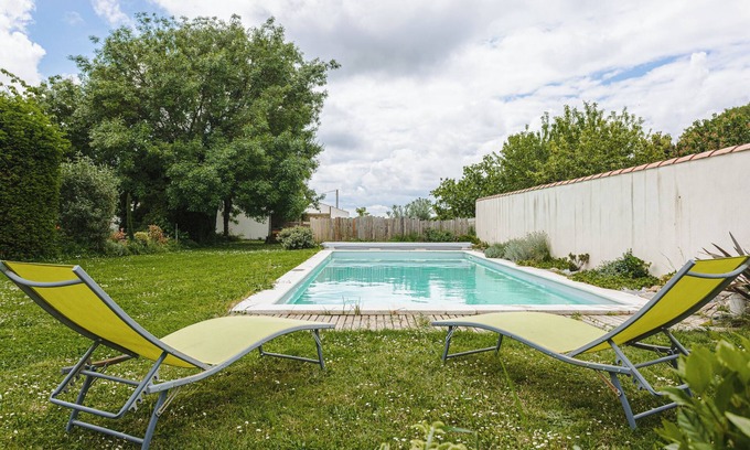 Puyravault Maison | Gabae - Les Volets Gris : maison de vacances confortable avec Wi-Fi et espace de télétravail