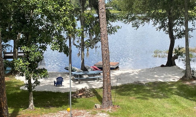 Hawthorne Maison | Gainesville Area Lakefront Home (Riley Lake) Canoë Jonboat Wifi illimité