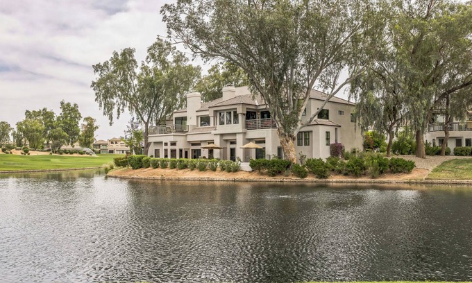 Paradise Valley Copropriété | GAINEY RANCH 4TH HOLE WATER VEIW AND GATED. BEST LOCTION IN TOWN